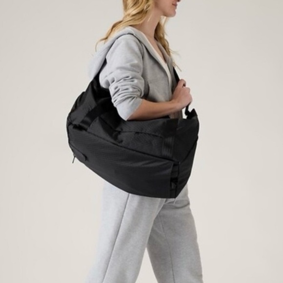 Athleta Excursion Convertible Duffel Bag Backpack Gym Travel Trolley Sleeve New - Picture 8 of 17